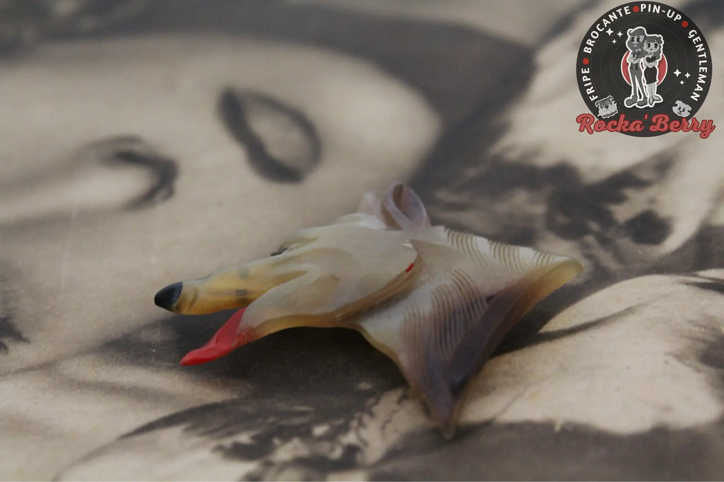 Broche Chien Bakelite Rocka'Berry