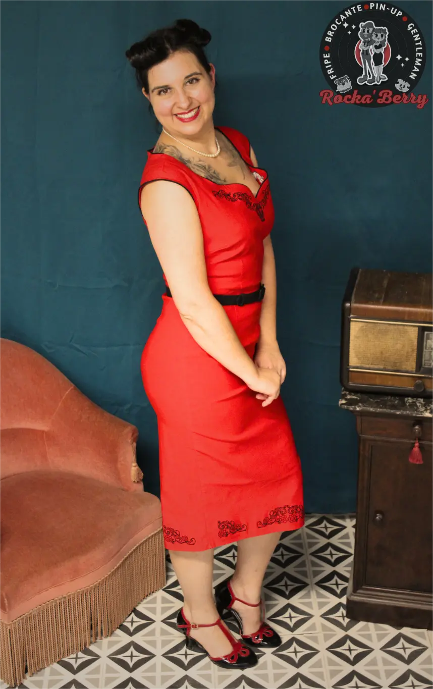Robe Crayon Rouge Broderie - Pinup Couture - Rocka'Berry