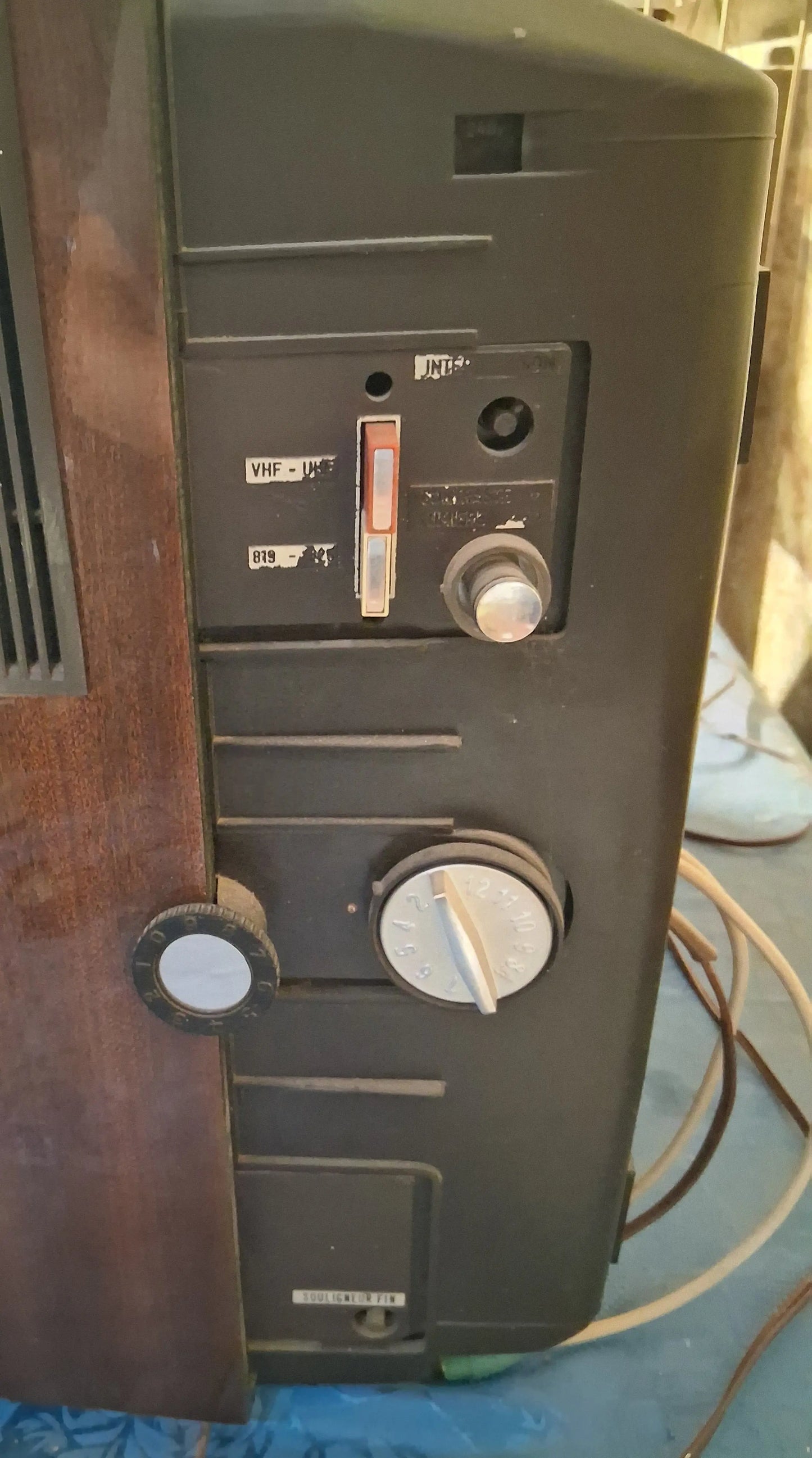 Téléviseur vintage Philips TF 2352 – CRT bois 59 cm Rocka'Berry