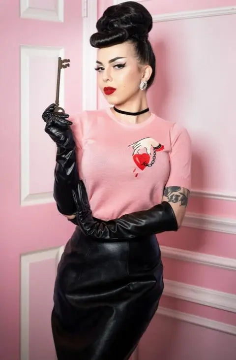 💔Pull Court Rose Poudré “HeartBrealer” – Mischief Made