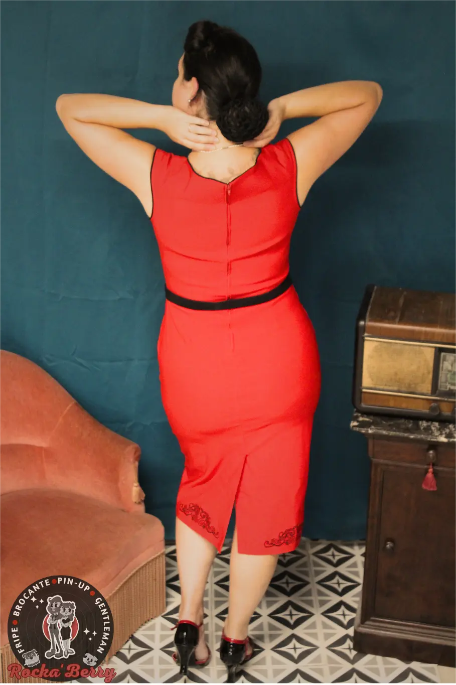 Robe Crayon Rouge Broderie - Pinup Couture - Rocka'Berry
