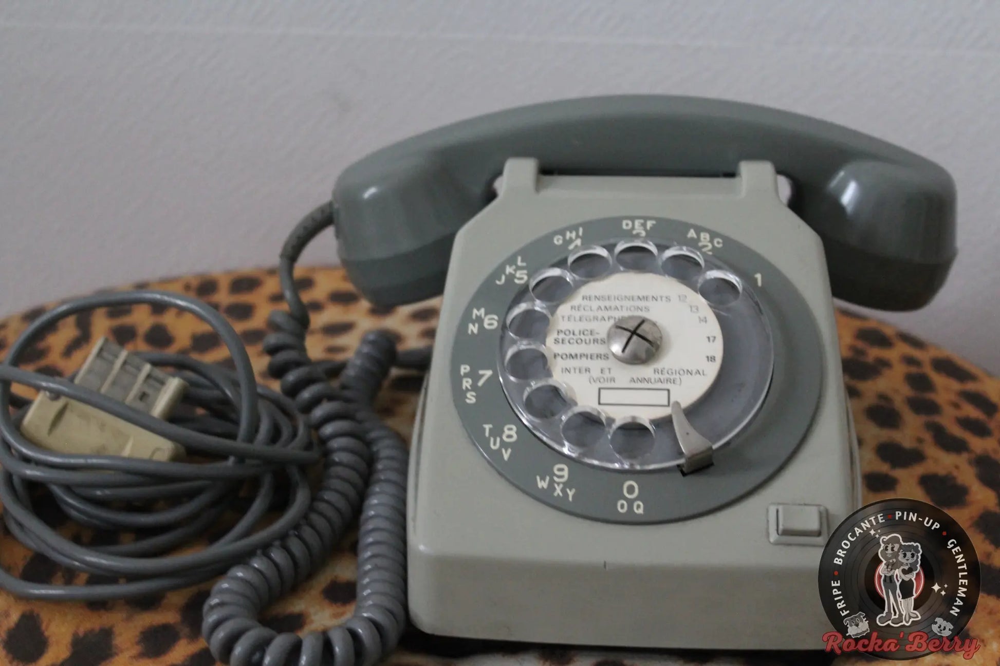 Téléphone Vintage 60s en Bakelite Socotel S63 Gris 2   - Made in France Rocka'Berry