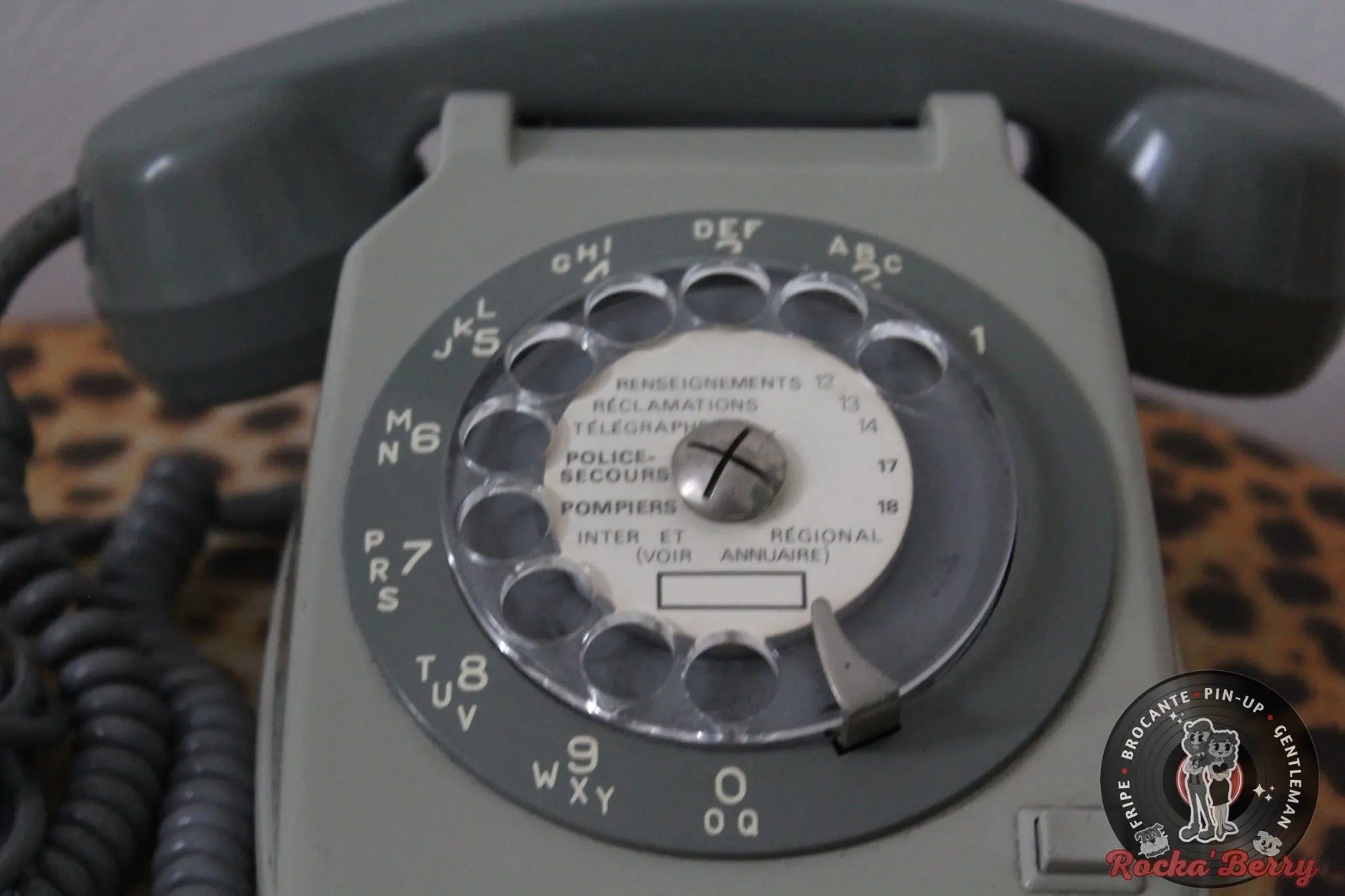 Téléphone Vintage 60s en Bakelite Socotel S63 Gris 2   - Made in France Rocka'Berry