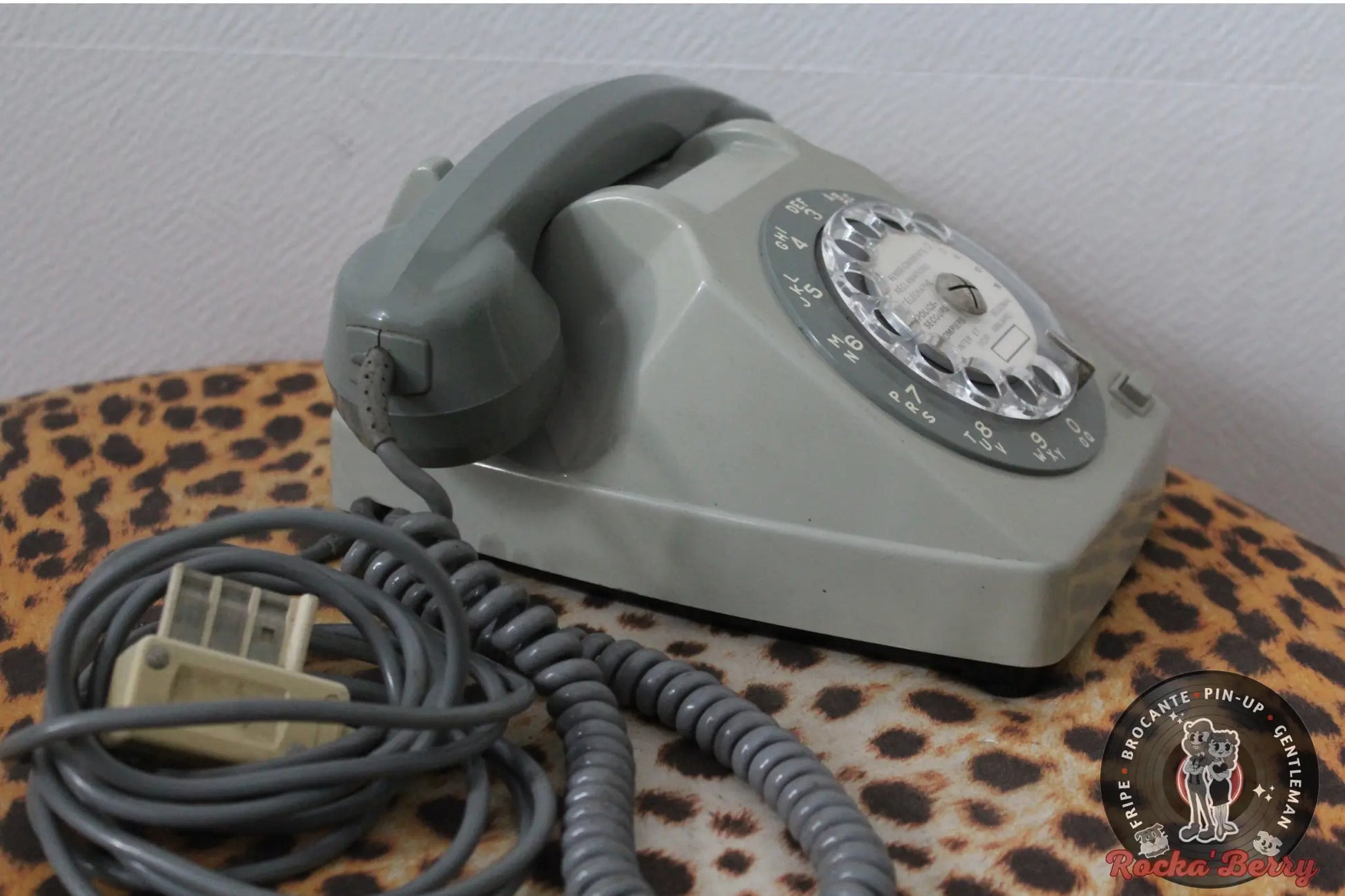 Téléphone Vintage 60s en Bakelite Socotel S63 Gris 2   - Made in France Rocka'Berry