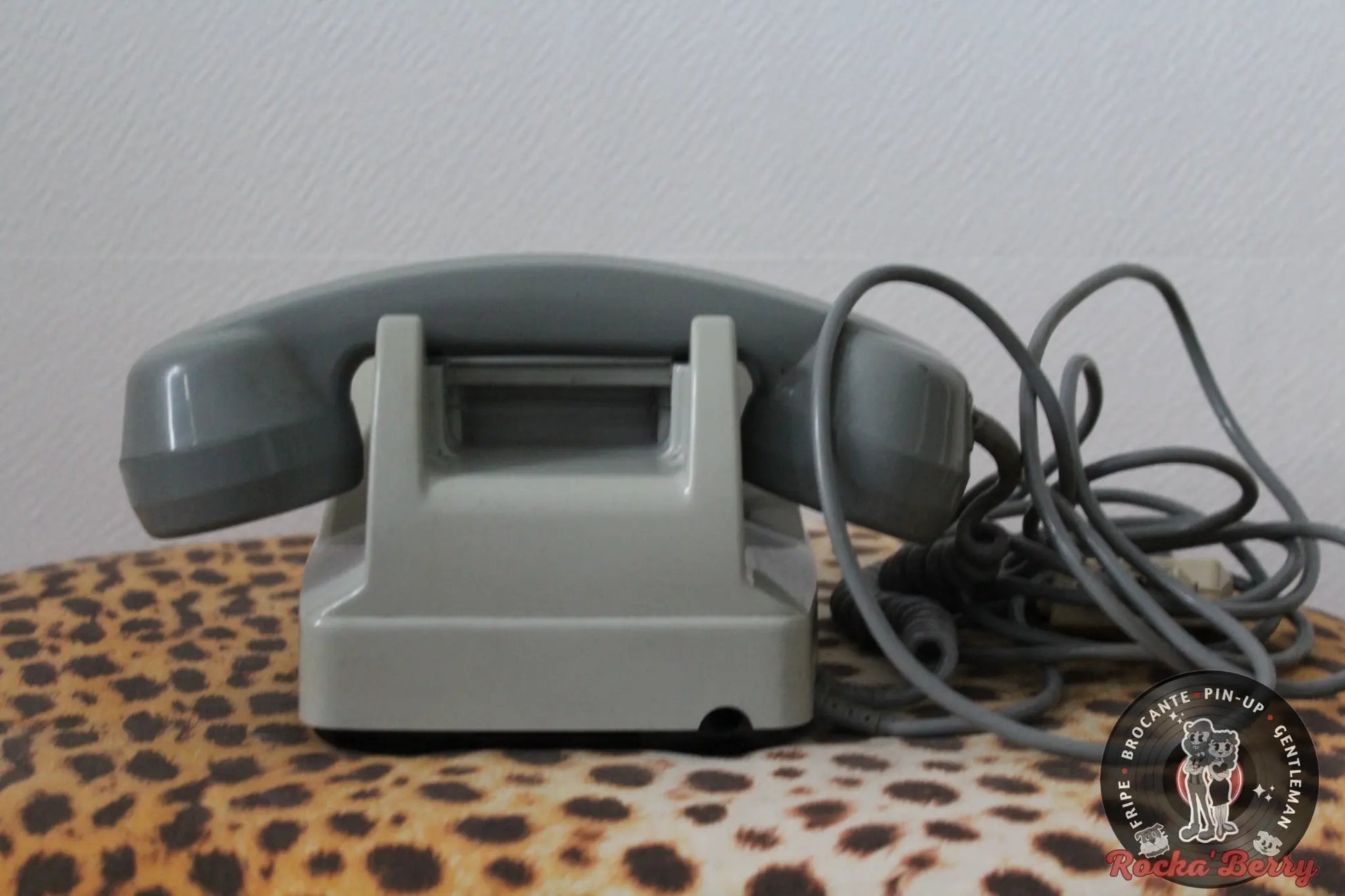 Téléphone Vintage 60s en Bakelite Socotel S63 Gris 2   - Made in France Rocka'Berry